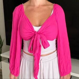 💕 NWOT Pink Cropped Tie Front Top 💕